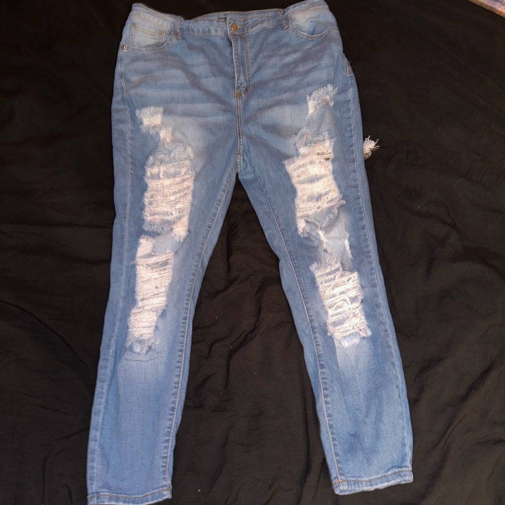 Light Washed Ripped Jeans